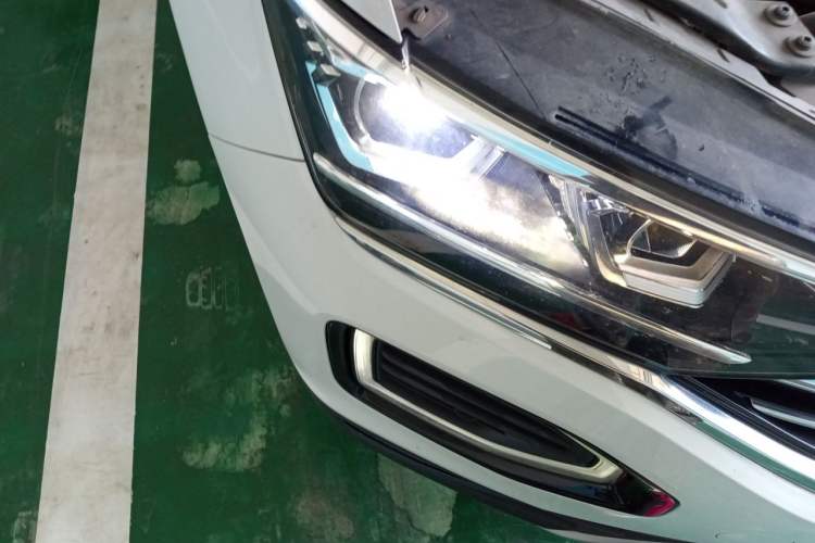 Used Volkswagen Tayron 2020 330TSI Two-Wheel Drive Luxury Connected Pro Edition Right Front Headlight