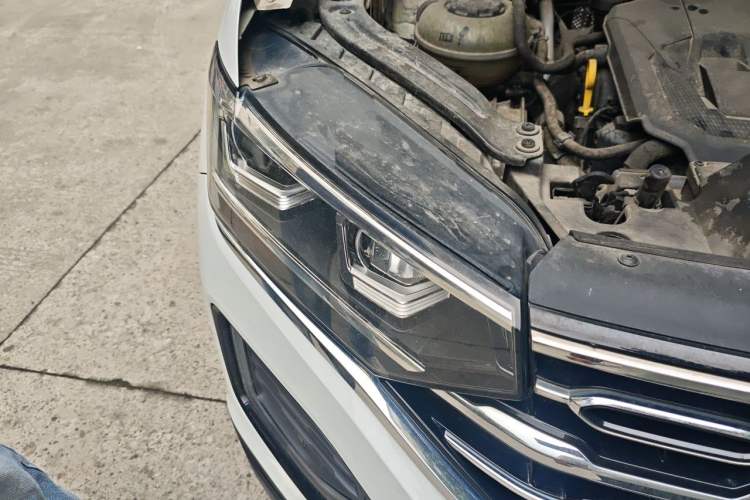 Used Volkswagen Tayron 2020 330TSI Two-Wheel Drive Luxury Connected Pro Edition Right Front Headlight