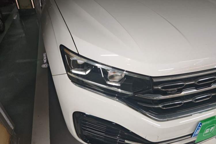 Used Volkswagen Tayron 2020 380TSI All-Wheel Drive R-Line Connected Version Right Front Headlight