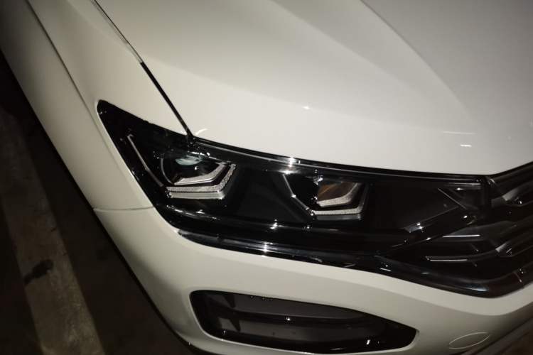 Used Volkswagen Tayron 2020 280TSI Two-Wheel Drive Luxury Connect Edition Right Front Headlight