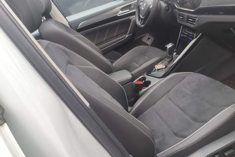 Used Volkswagen Tayron 2020 330TSI Two-Wheel Drive Luxury Connected Pro Edition Right Front Seat