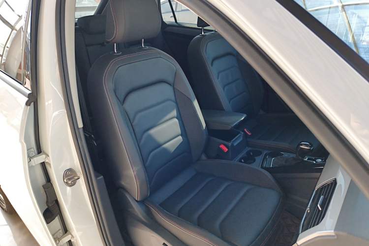 Used Volkswagen Tayron 2020 330TSI Two-Wheel Drive Luxury Smart Connectivity Version Right Front Seat