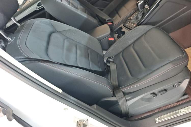 Used Volkswagen Tayron 2020 330TSI Two-Wheel Drive Luxury Smart Connectivity Version Right Front Seat