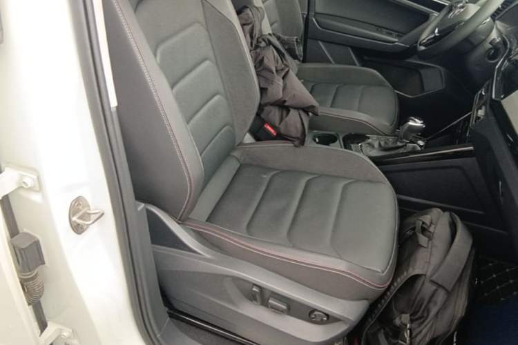 Used Volkswagen Tayron 2020 330TSI Two-Wheel Drive Luxury Smart Connectivity Version Right Front Seat
