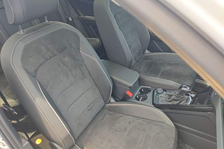Used Volkswagen Tayron 2020 380TSI Four-Wheel Drive Luxury Connect Pro Edition Right Front Seat