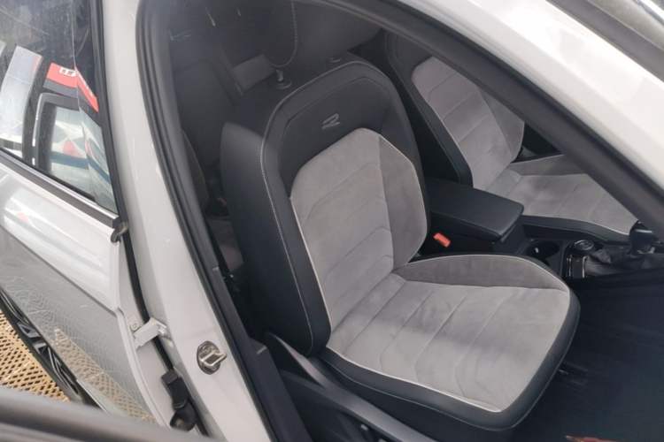 Used Volkswagen Tayron 2020 380TSI All-Wheel Drive R-Line Connected Version Right Front Seat