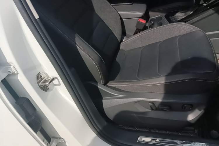 Used Volkswagen Tayron 2020 330TSI Two-Wheel Drive Luxury Smart Connectivity Version Right Front Seat