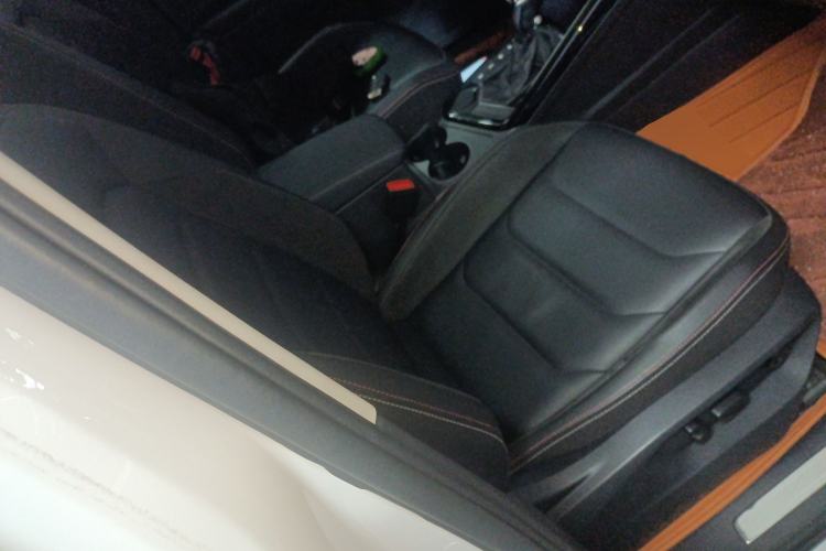 Used Volkswagen Tayron 2020 280TSI Two-Wheel Drive Luxury Connect Edition Right Front Seat