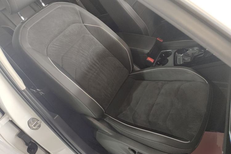 Used Volkswagen Tayron 2020 330TSI Two-Wheel Drive Luxury Connected Pro Edition Right Front Seat