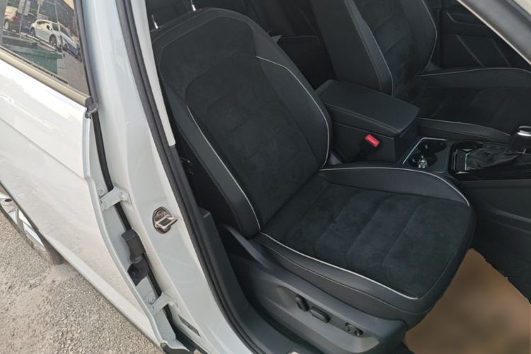 Used Volkswagen Tayron 2020 330TSI Two-Wheel Drive Luxury Connected Pro Edition Right Front Seat