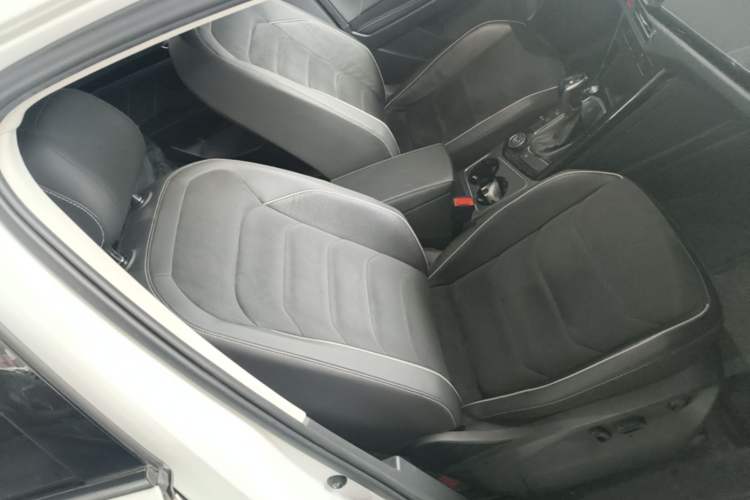 Used Volkswagen Tayron 2020 380TSI Four-Wheel Drive Luxury Connect Pro Edition Right Front Seat