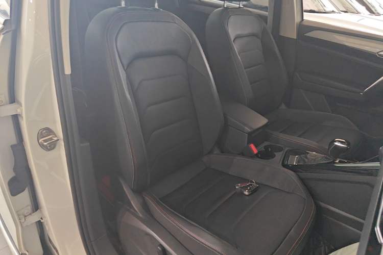 Used Volkswagen Tayron 2020 330TSI Two-Wheel Drive Luxury Smart Connectivity Version Right Front Seat