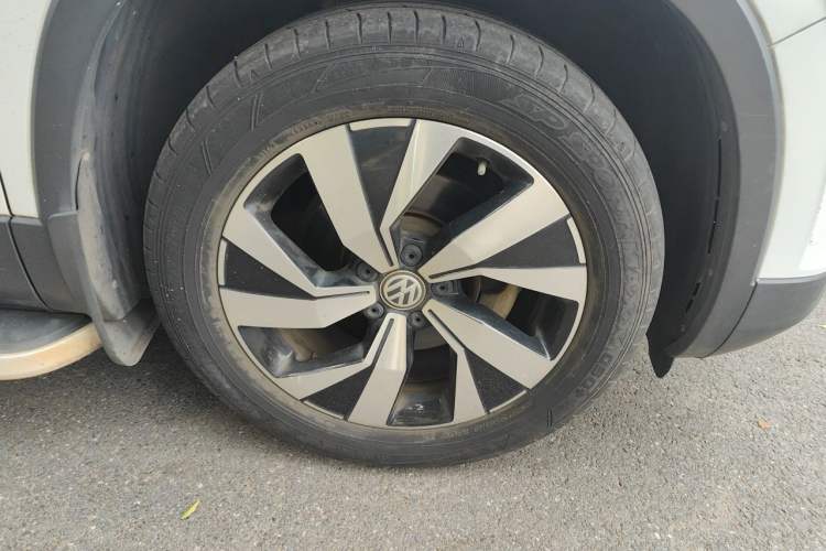 Used Volkswagen Tayron 2020 280TSI Two-Wheel Drive Luxury Connect Edition Right Front Wheel Hub