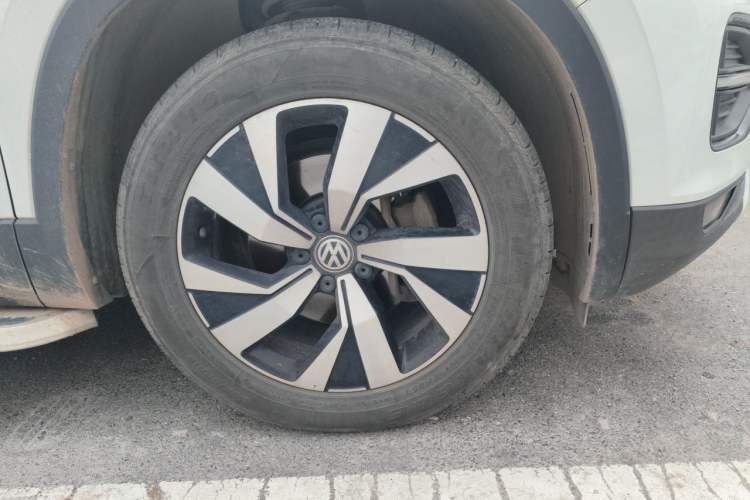 Used Volkswagen Tayron 2020 330TSI Two-Wheel Drive Luxury Smart Connectivity Version Right Front Wheel Hub