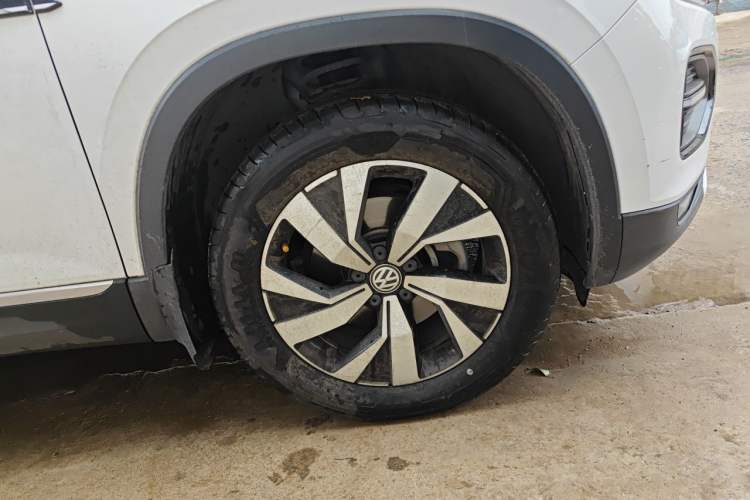 Used Volkswagen Tayron 2020 330TSI Two-Wheel Drive Luxury Connected Pro Edition Right Front Wheel Hub