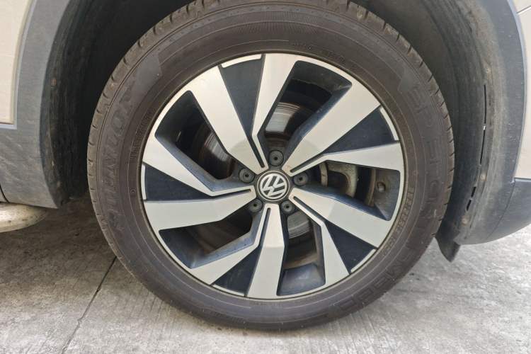 Used Volkswagen Tayron 2020 330TSI Two-Wheel Drive Luxury Smart Connectivity Version Right Front Wheel Hub