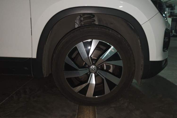 Used Volkswagen Tayron 2020 330TSI Two-Wheel Drive Luxury Connected Pro Edition Right Front Wheel Hub