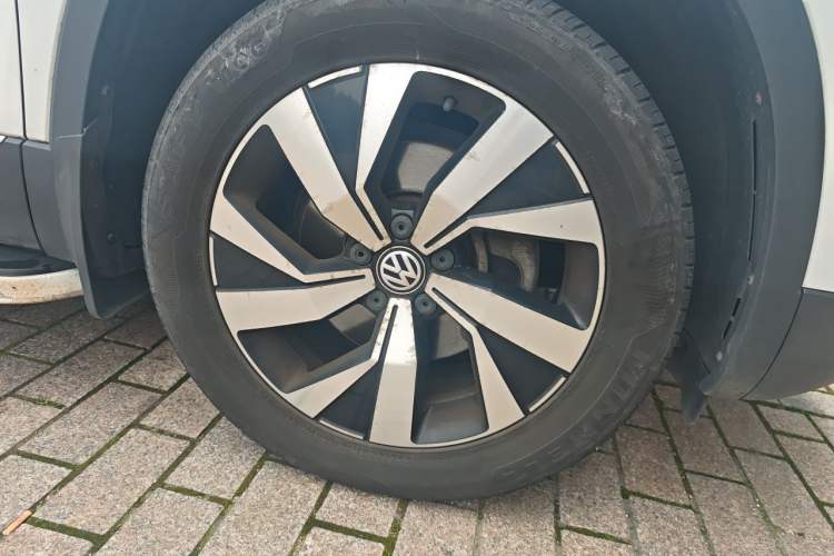 Used Volkswagen Tayron 2020 330TSI Two-Wheel Drive Luxury Smart Connectivity Version Right Front Wheel Hub