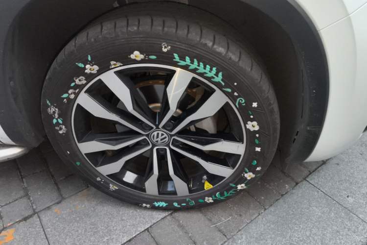 Used Volkswagen Tayron 2020 380TSI All-Wheel Drive R-Line Connected Version Right Front Wheel Hub