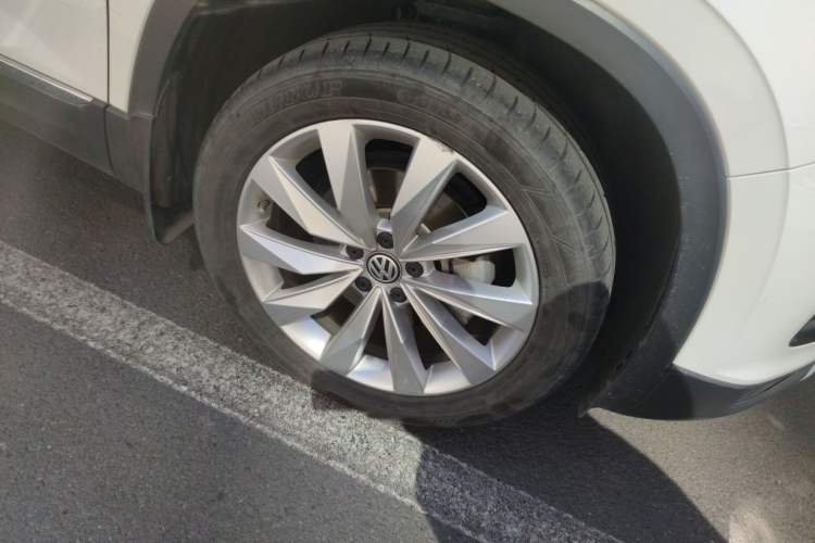 Used Volkswagen Tayron 2020 330TSI Two-Wheel Drive Luxury Connected Pro Edition Right Front Wheel Hub