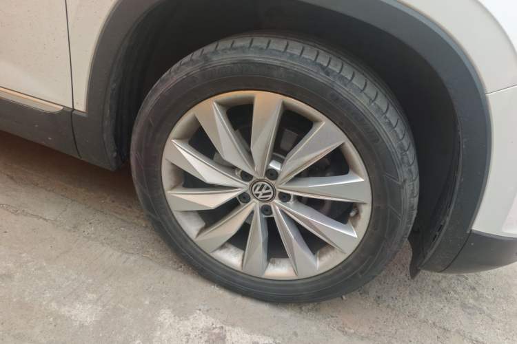Used Volkswagen Tayron 2020 330TSI Two-Wheel Drive Luxury Connected Pro Edition Right Front Wheel Hub