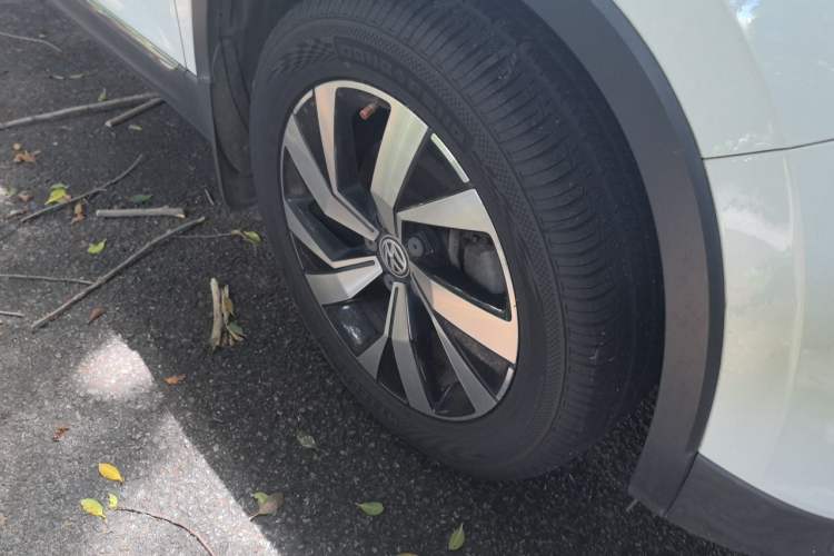 Used Volkswagen Tayron 2020 330TSI Two-Wheel Drive Luxury Smart Connectivity Version Right Front Wheel Hub