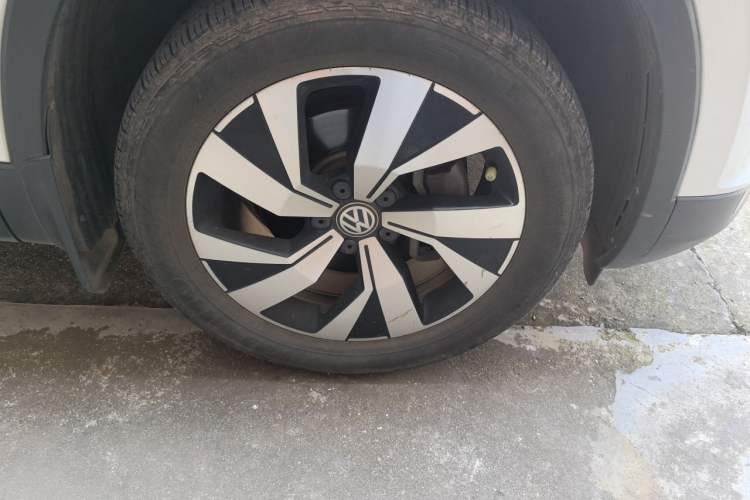 Used Volkswagen Tayron 2020 330TSI Two-Wheel Drive Luxury Smart Connectivity Version Right Front Wheel Hub