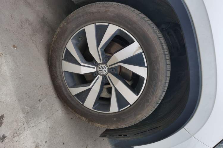 Used Volkswagen Tayron 2020 330TSI Two-Wheel Drive Luxury Smart Connectivity Version Right Front Wheel Hub