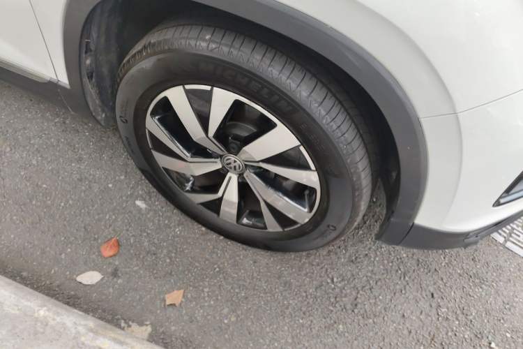 Used Volkswagen Tayron 2020 330TSI Two-Wheel Drive Luxury Smart Connectivity Version Right Front Wheel Hub