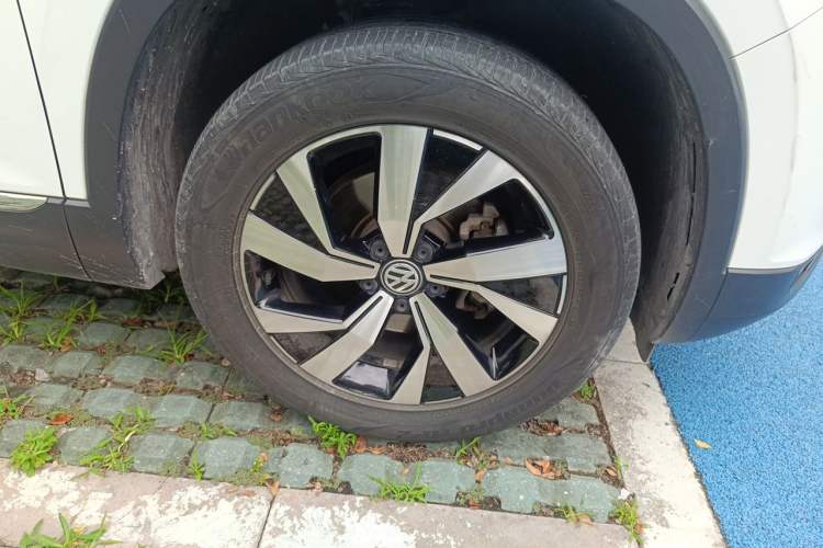 Used Volkswagen Tayron 2020 280TSI Two-Wheel Drive Luxury Connect Edition Right Front Wheel Hub