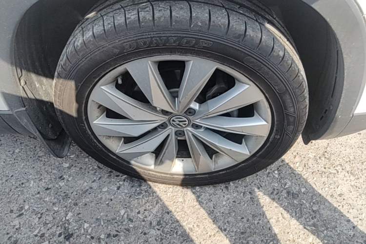 Used Volkswagen Tayron 2020 330TSI Two-Wheel Drive Luxury Smart Connectivity Version Right Front Wheel Hub