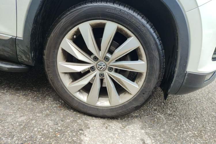 Used Volkswagen Tayron 2020 330TSI Two-Wheel Drive Luxury Connected Pro Edition Right Front Wheel Hub