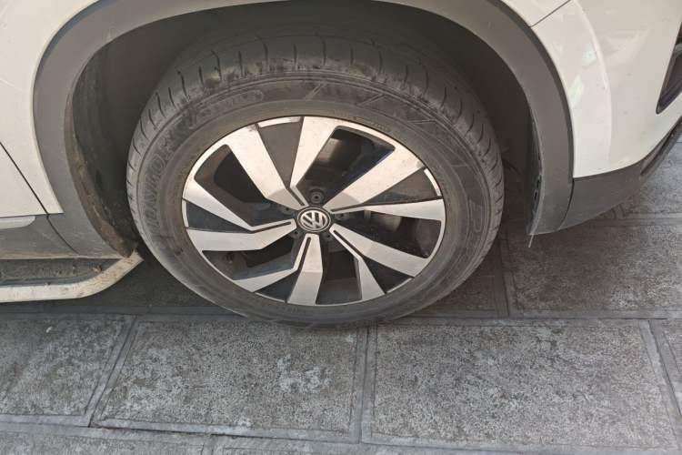 Used Volkswagen Tayron 2020 330TSI Two-Wheel Drive Luxury Smart Connectivity Version Right Front Wheel Hub