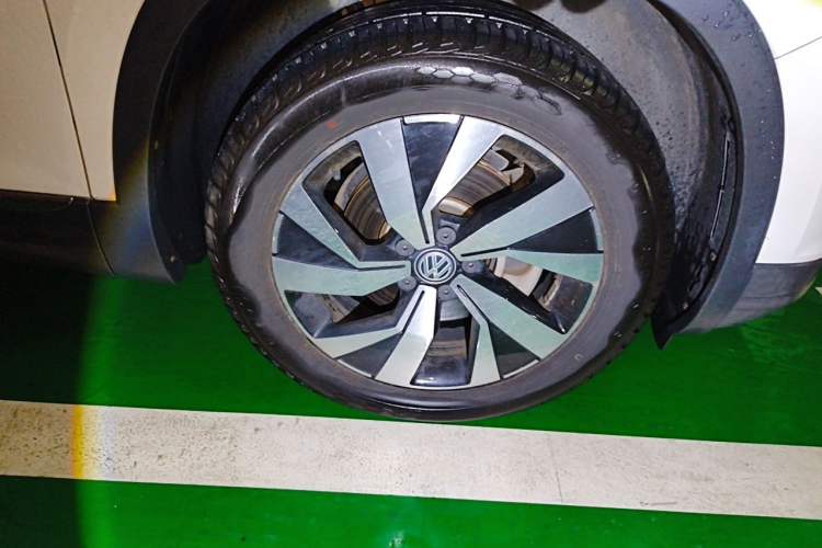 Used Volkswagen Tayron 2020 330TSI Two-Wheel Drive Luxury Smart Connectivity Version Right Front Wheel Hub