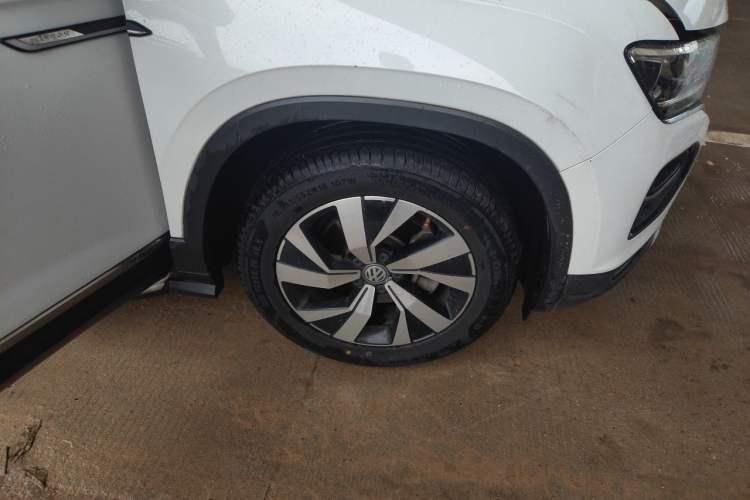 Used Volkswagen Tayron 2020 330TSI Two-Wheel Drive Luxury Smart Connectivity Version Right Front Wheel Hub
