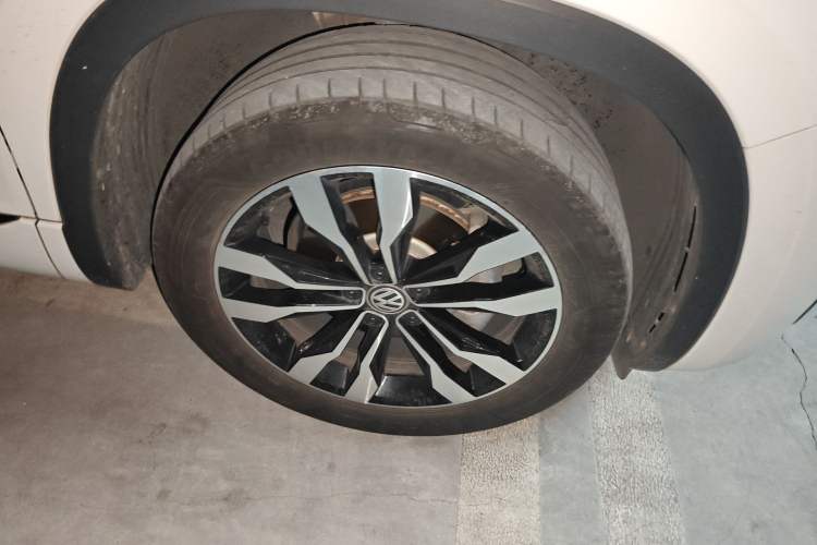 Used Volkswagen Tayron 2020 380TSI All-Wheel Drive R-Line Connected Version Right Front Wheel Hub