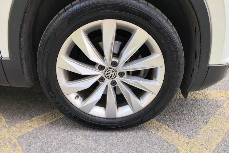 Used Volkswagen Tayron 2020 330TSI Two-Wheel Drive Luxury Connected Pro Edition Right Front Wheel Hub