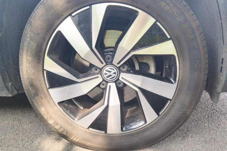 Used Volkswagen Tayron 2020 330TSI Two-Wheel Drive Luxury Smart Connectivity Version Right Front Wheel Hub
