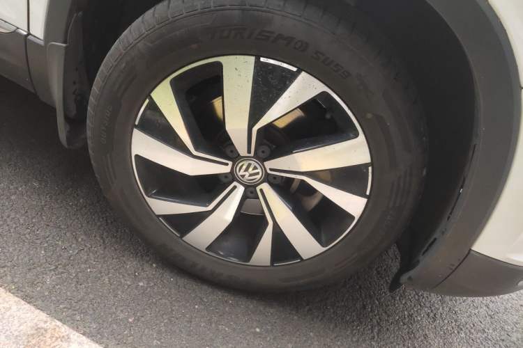 Used Volkswagen Tayron 2020 330TSI Two-Wheel Drive Luxury Smart Connectivity Version Right Front Wheel Hub