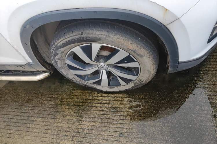 Used Volkswagen Tayron 2020 280TSI Two-Wheel Drive Luxury Connect Edition Right Front Wheel Hub