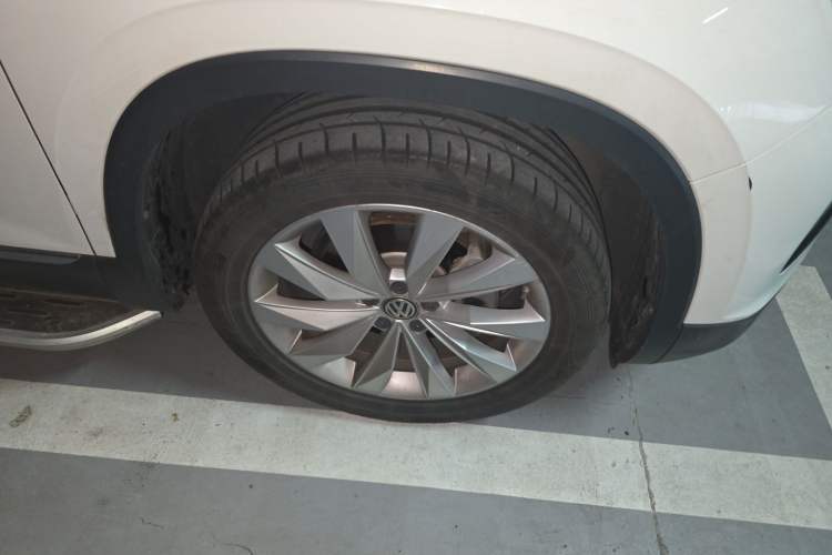 Used Volkswagen Tayron 2020 330TSI Two-Wheel Drive Luxury Connected Pro Edition Right Front Wheel Hub