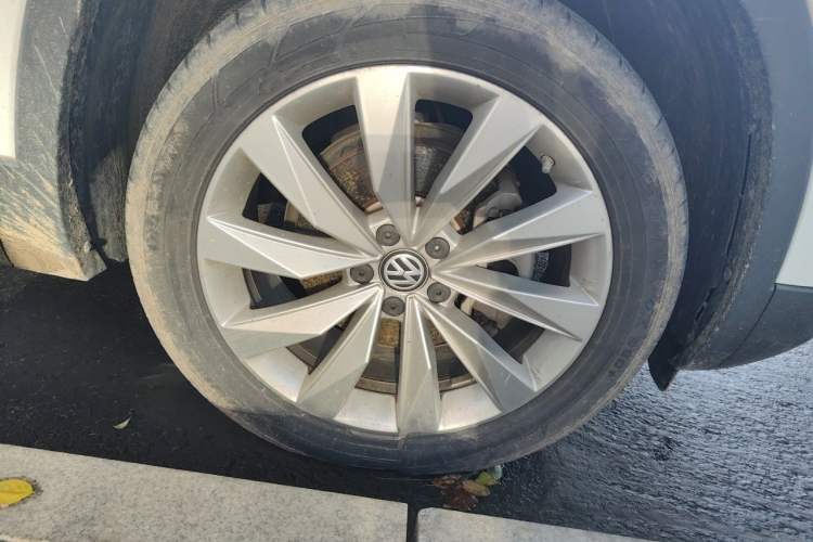 Used Volkswagen Tayron 2020 330TSI Two-Wheel Drive Luxury Connected Pro Edition Right Front Wheel Hub