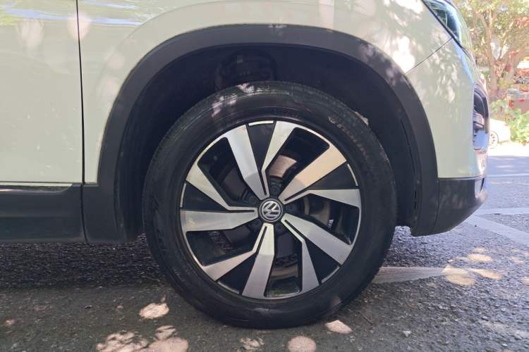 Used Volkswagen Tayron 2020 330TSI Two-Wheel Drive Luxury Smart Connectivity Version Right Front Wheel Hub