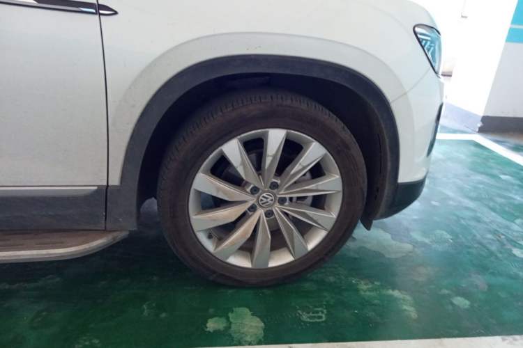 Used Volkswagen Tayron 2020 330TSI Two-Wheel Drive Luxury Connected Pro Edition Right Front Wheel Hub