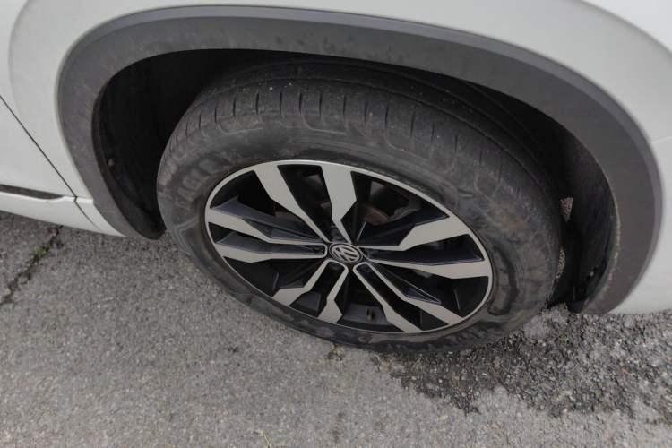 Used Volkswagen Tayron 2020 380TSI All-Wheel Drive R-Line Connected Version Right Front Wheel Hub