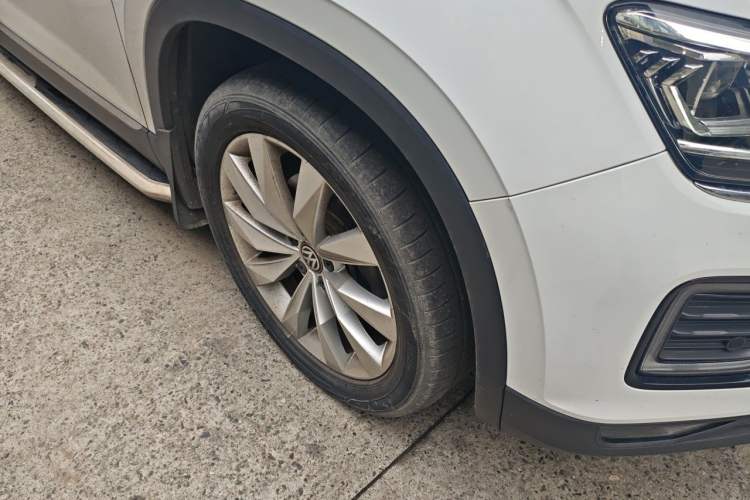 Used Volkswagen Tayron 2020 330TSI Two-Wheel Drive Luxury Connected Pro Edition Right Front Wheel Hub