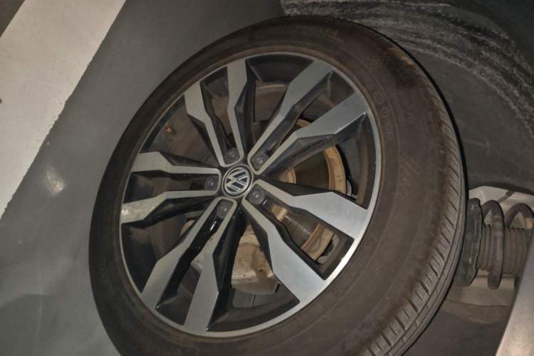Used Volkswagen Tayron 2020 380TSI All-Wheel Drive R-Line Connected Version Right Front Wheel Hub