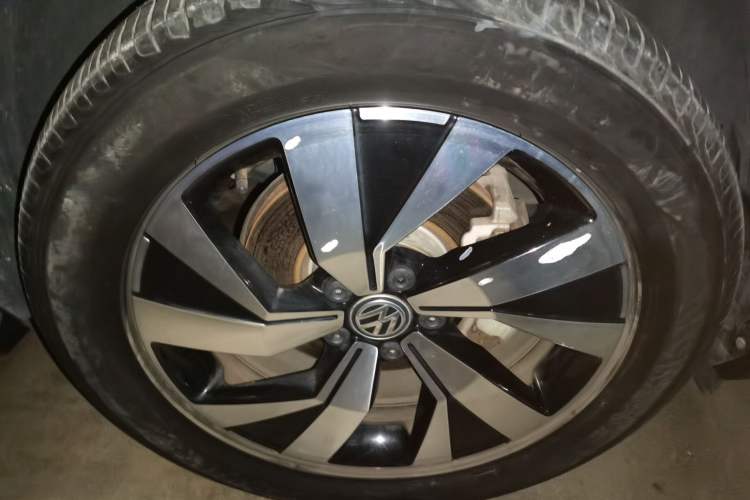 Used Volkswagen Tayron 2020 280TSI Two-Wheel Drive Luxury Connect Edition Right Front Wheel Hub