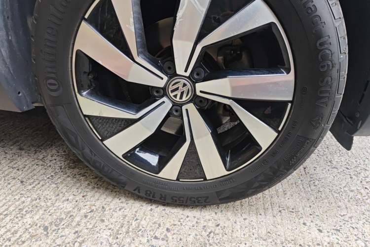 Used Volkswagen Tayron 2020 280TSI Two-Wheel Drive Luxury Connect Edition Right Front Wheel Hub
