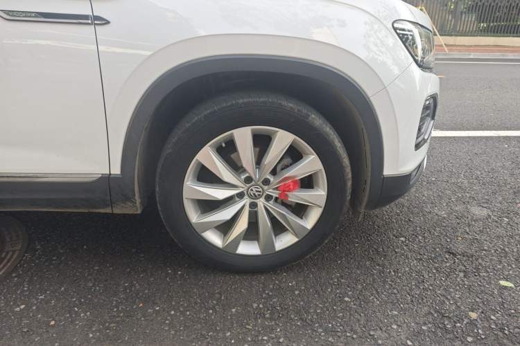 Used Volkswagen Tayron 2020 330TSI Two-Wheel Drive Luxury Connected Pro Edition Right Front Wheel Hub